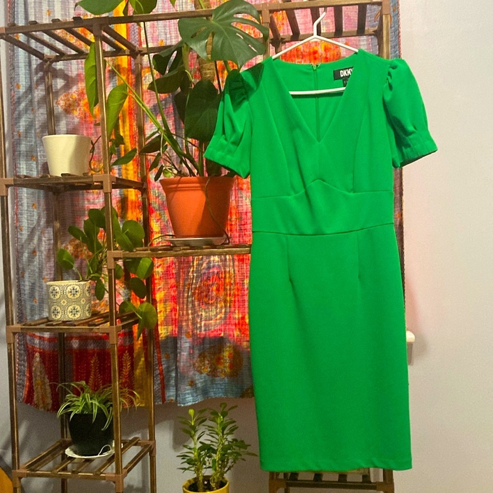 DKNY Size 2 green midi dress